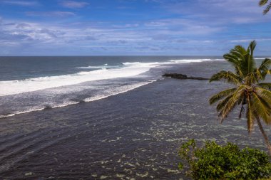 Lotofaga yakınlarındaki adanın güney kıyısında Samoa 'nın inanılmaz kıyı şeridine maruz kalmışlar.