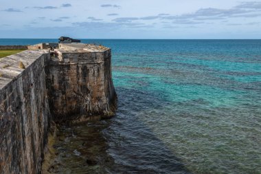Bermuda 'nın en büyük kalesi olan kalede kullanılan topçu ateşi