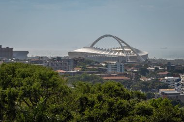 Royal Durban Golf Kulübü ve Moses Mabhida Stadyumu da dahil olmak üzere Durban 'ın Panoramik Maruziyeti