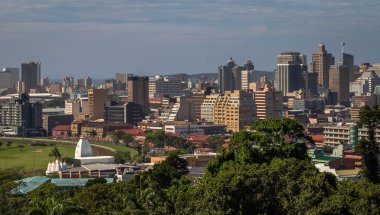 Royal Durban Golf Kulübü ve Moses Mabhida Stadyumu da dahil olmak üzere Durban 'ın Panoramik Maruziyeti