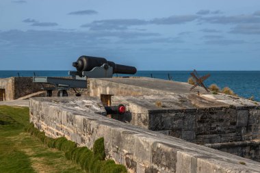 Bermuda 'nın en büyük kalesi olan kalede kullanılan topçu ateşi