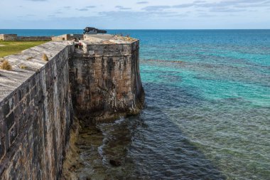 Bermuda 'nın en büyük kalesi olan kalede kullanılan topçu ateşi