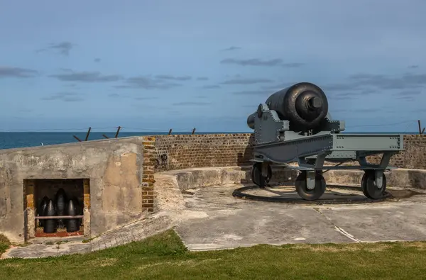 Bermuda 'nın en büyük kalesi olan kalede kullanılan topçu ateşi