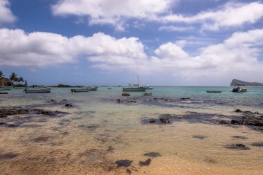 Adanın kuzeyinde yer alan küçük bir balıkçı kasabası olan Kaptan Malheureux 'nun ortaya çıkışı. Bu resim gibi mükemmel köy kesinlikle Mauritius adasının en güzel köylerinden biri..
