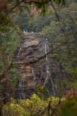 Mavi Dağlar Ulusal Parkı 'nın Katoomba Bölgesi' ndeki Prenses Kaya Gözcüsü 'nden alınan gün, Wentworth Şelalesi' nin çarpıcı manzarasıyla, Mavi Dağlar, NSW, Avustralya