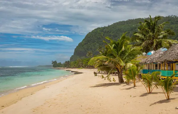 Lalomanu Sahili, Upolu 'nun güney kıyısında bulunan, dünyanın en iyi 10 plaj boşaltma bölgesinden biri olan Samoa' nın resimli beyaz kumsalıdır.