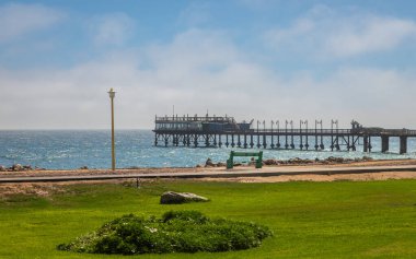 Swakopmund Jetty İskelesi 'nin manzarası, liman manzarası ve Swakopmund Sahili..