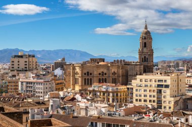 Malaga Katedrali de dahil olmak üzere Malaga 'nın Gibralfaro kentindeki Malaga Kalesi' nden görüntü alındı.