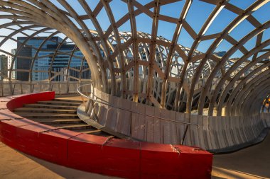 Melbourne, Avustralya 'daki Webb Köprüsü denilen modern ve gelecekçi yaya köprüsünün ortaya çıkışı