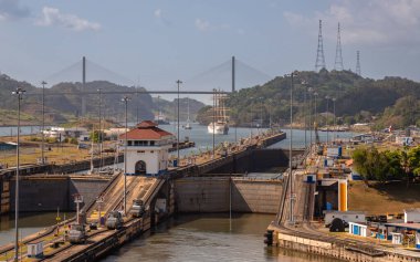 Pedro Miguel Kilitleri 'nin yeri Miraflores Kilitleri' nin kuzeyinde..