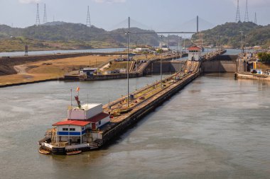 Pedro Miguel Kilitleri 'nin yeri Miraflores Kilitleri' nin kuzeyinde..