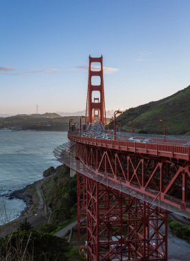 Vista Point, San Francisco 'nun ünlü Golden Gate Köprüsü' nün en nefes kesici manzarasını sunar.