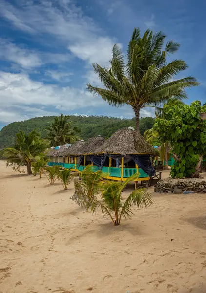 Lalomanu Sahili, Upolu 'nun güney kıyısında bulunan, dünyanın en iyi 10 plaj boşaltma bölgesinden biri olan Samoa' nın resimli beyaz kumsalıdır.