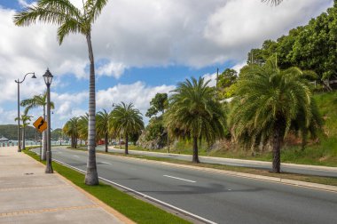 Deniz manzarası güzel olan St. Thomas USVI 'nin başkenti Charlotte Amalie' de bulunan Waterfront Otoyolu 'nda çekim yapıldı.