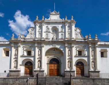 San Jose Cemaati 'nin 1545 tarihli Antigua Guatemala kentinde deprem nedeniyle yeniden inşa edildikten sonra her gün maruz kaldığı olay.