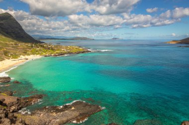 Makapu Gözcüleri 'nin Makapuu Sahili, Kaohikaipu Adası ve Manana Adası' ndan güzel bir manzara.