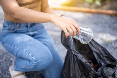 gönüllülük, yardım, temizlik, insanlar ve ekoloji konsepti