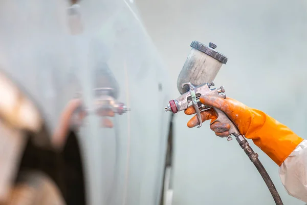 Automobile Repairman Airbrush Pulverize Painting Car Body Paint Chamber Car Zdjęcie Stockowe