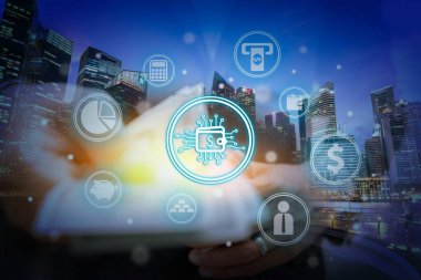 Banknot tutan işadamı, çevrimiçi finans, e-ticaret, Akıllı, E-cüzdan, Finansal ve Ekonomi