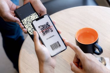 using smartphone pay with QR Code