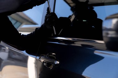 Araba hırsızlığı, araç güvenliği ve hırsızlıkla mücadele sistemlerinin önemini vurguluyor