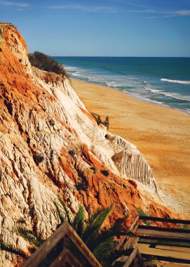 Atlantik Okyanusu kıyısında
