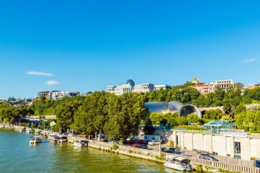 Barış Köprüsü yakınlarındaki Başkanlık Sarayı