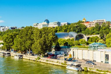 Barış Köprüsü yakınlarındaki Başkanlık Sarayı