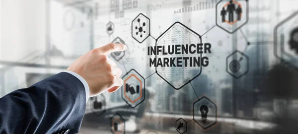 Homem Clica Inscrição Influencer Marketing — Fotografia de Stock