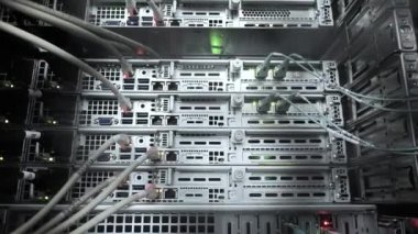 Teknoloji merkezi ağ sunucu odası. Servis sağlayıcı ekipmanı. GPT.