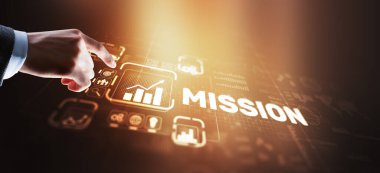 İş adamı sanal ekran görevine tıkladı.