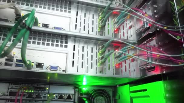Rückwand Mächtiger Server Die Rack Des Serverraums Des Rechenzentrums Installiert lizenzfreies Stockvideo