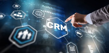 Müşteri ilişkileri yönetim sistemi kavramı. İşadamı parmağına dokunuyor..