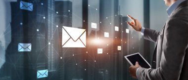 E- posta bağlantıları dijital konsept. E- posta gönderiliyor ve alınıyor.