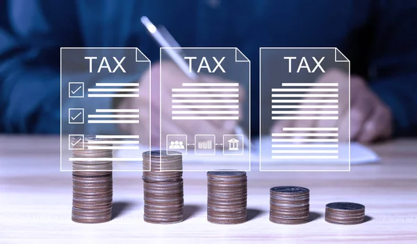 Vergi Mükellefleri Konsepti Vergi Ödeme Ödeme Hesaplamalarıyla Ilgili Belgelerin Incelenmesi — Stok fotoğraf