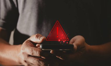 Hata bildirim konsepti ve bakım konsepti telefon bağlantısı uygulaması ile uzaktan çalışır. Kişisel verilerin hacklenmesini önlemek.