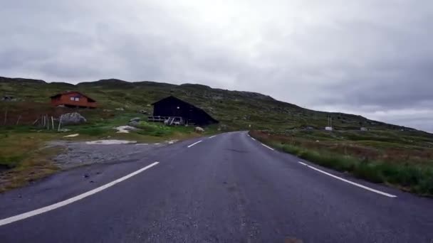 Prima Persona Viaggio Auto Una Strada Nordica Due Corsie Montagne — Video Stock
