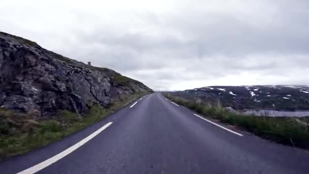 Pierwsza Osoba Przejażdżki Nordyckiej Dwupasmowej Drodze Góry Park Narodowy Hardangervidda — Wideo stockowe