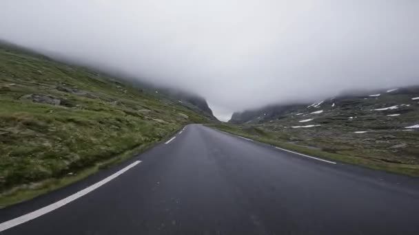Első Személy Meghajtó Egy Északi Kétsávos Hegyek Hardangervidda Nemzeti Park — Stock videók