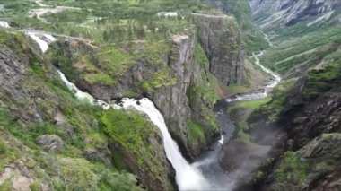 Norveç 'in en büyük şelalelerinden biri Hardangerous vidda voeringsfossen, Voeringsfossen' den geliyor.