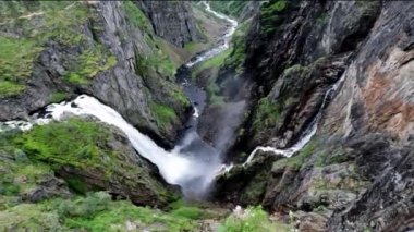 Norveç 'in en büyük şelalelerinden biri Hardangerous vidda voeringsfossen, Voeringsfossen' den geliyor.