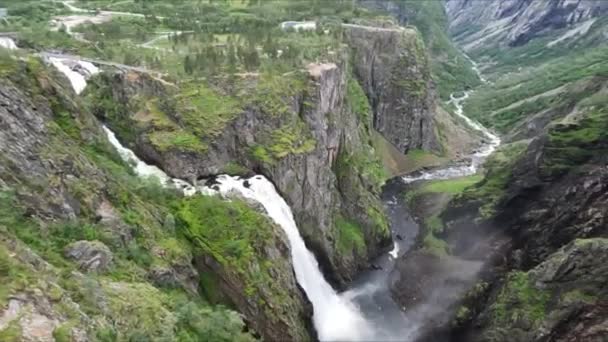 Norveç Büyük Şelalelerinden Biri Hardangerous Vidda Voeringsfossen Voeringsfossen Den Geliyor — Stok video