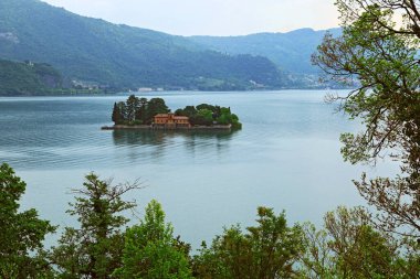 Iseo Gölü, İtalya ve San Paolo adası..