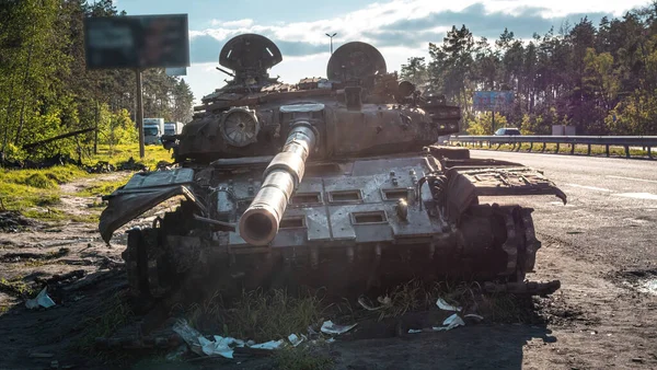 Ukrayna Savaş Kyiv Bölgesi Zhytomyr Otoyolu Otoyolun Yakınında Kırık Bir Telifsiz Stok Imajlar