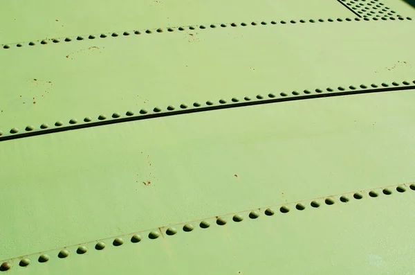 Vista Uma Fachada Aço Rebitada Verde — Fotografia de Stock