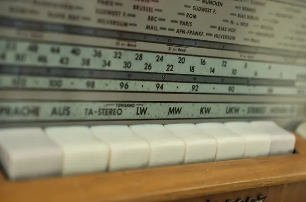Масштаб Старой Трубки Радио — стоковое фото