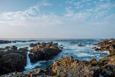 Sawarna plajı, batı Java, Endonezya, mercan resifleriyle benekli güzel plaj. 