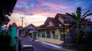 Kuningan Batı Java, manzara hala yeşil olan yemyeşil ağaçlarla çok güzel ve serin 
