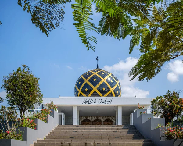 Soekarno kuningan caddesindeki Kuningan İslami feneri olarak da bilinir. 