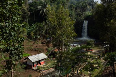 Kuningan Batı Java, çağlayan şelaleleri olan güzel manzara.